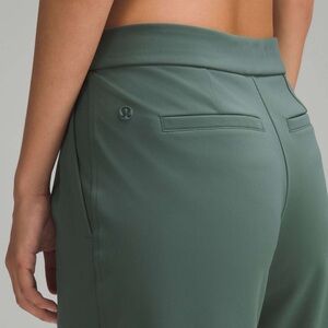 Lululemon tapered mid rise pants. Dark forest. 6. Worn one time.